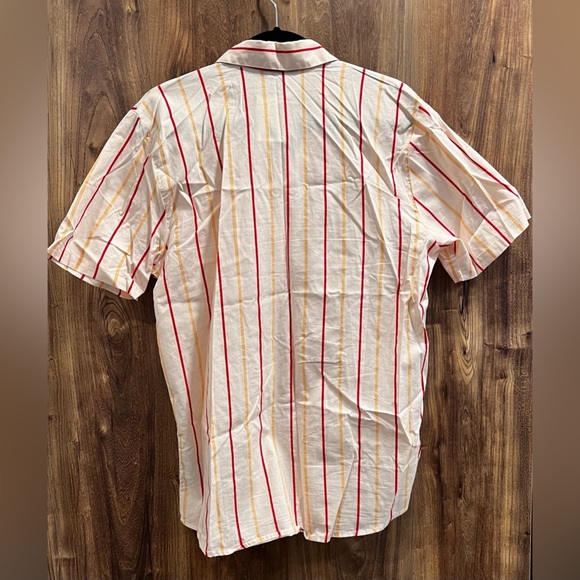 Volcom summer shirt - Picture 2 of 3